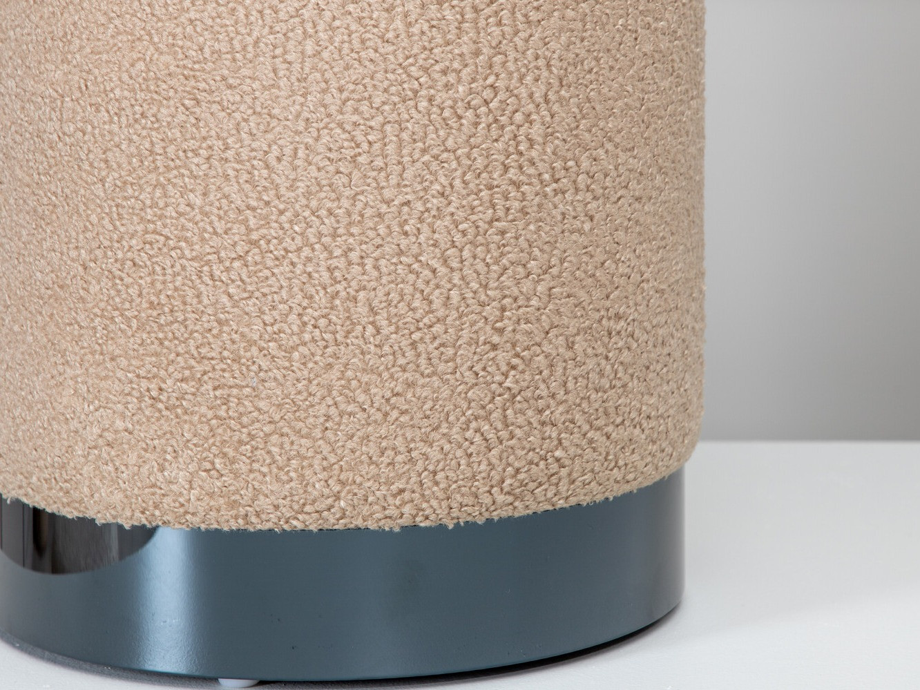 Pouf Dallas 2936 (Beige + Noir brillant)