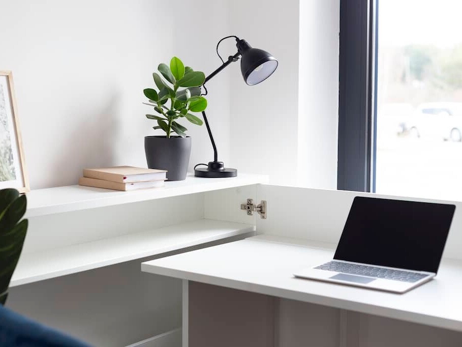 Bureau d'angle Concept Lenart III (Blanc + Blanc brillant)