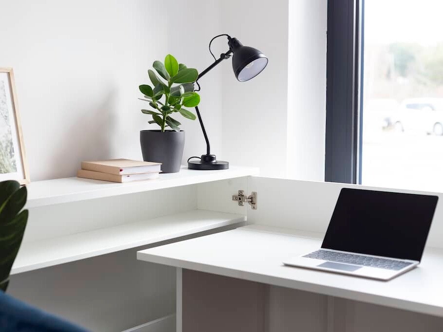 Bureau d'angle Concept Lenart III (Blanc + Blanc brillant)