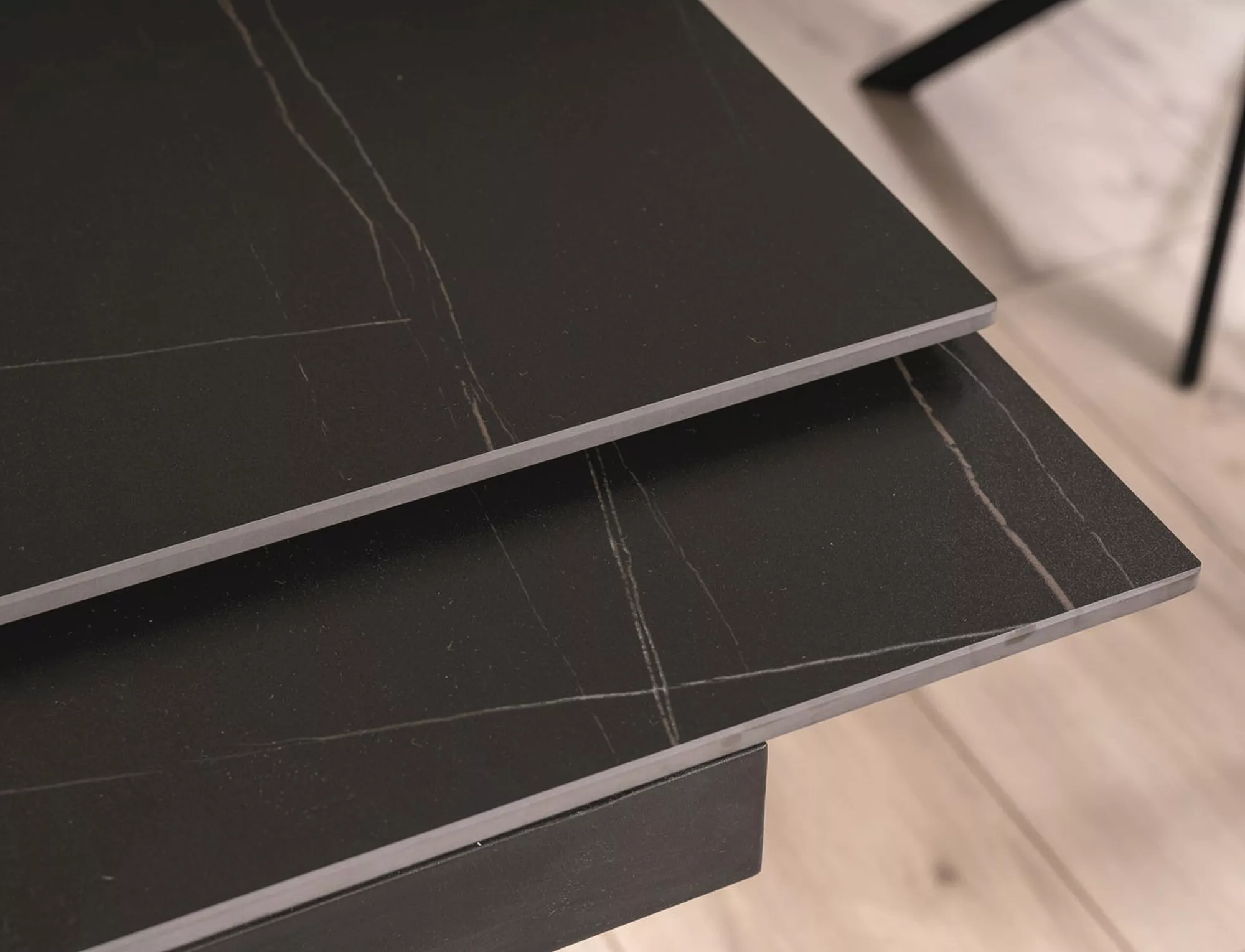 Table Detroit 996 (Marbre noir + Chêne)